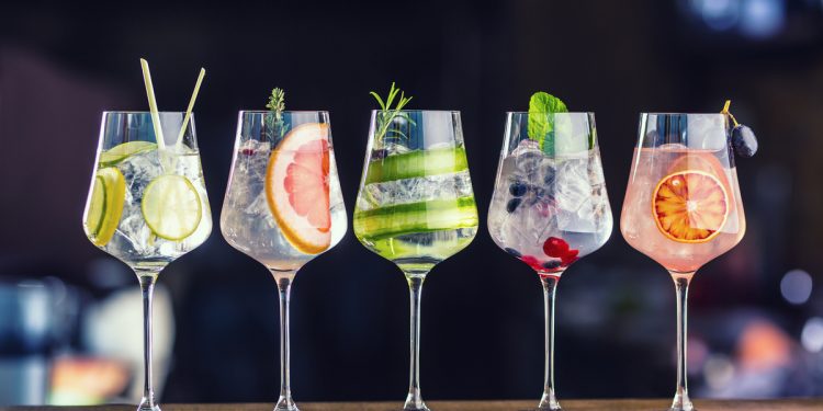 CRAFT AND ENJOY CLASSIC COCKTAILS AT HOME